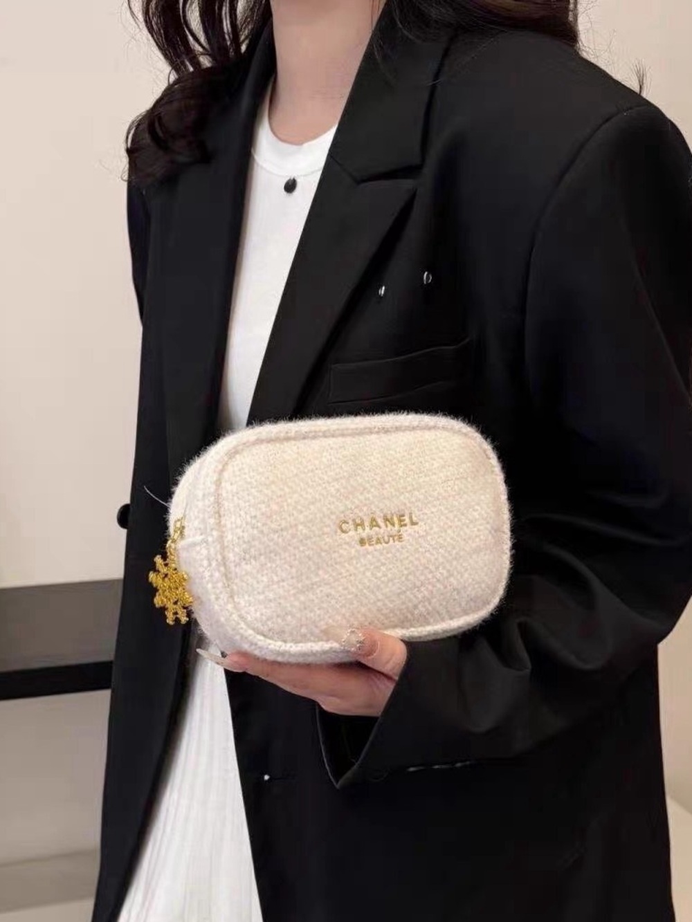 New!CHANEL Beauté White Knit Cosmetic Pouch